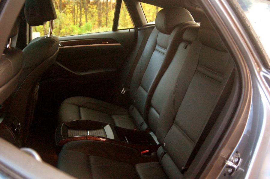 BMW X6 XDrive 3.5i 2008 года  (фото 31 из 44)